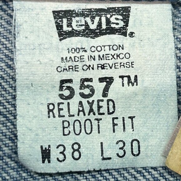 Vintage Levi's 557 Men's Relaxed Boot Fit Jeans - Size W 38 L 30 - Picture 3 of 13